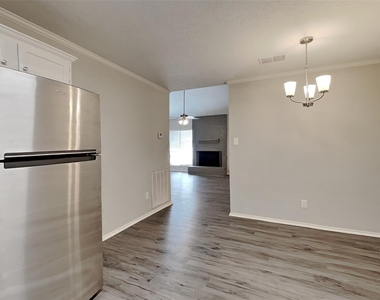 9606 Yearling Circle - Photo Thumbnail 4