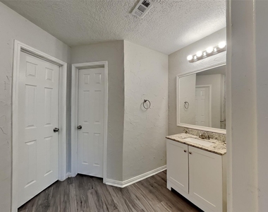 9606 Yearling Circle - Photo Thumbnail 9