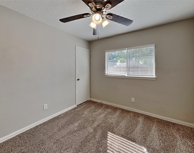 9606 Yearling Circle - Photo Thumbnail 11