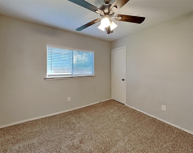 9606 Yearling Circle - Photo Thumbnail 14