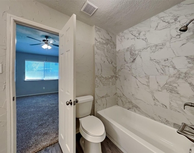 9606 Yearling Circle - Photo Thumbnail 10