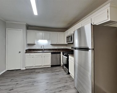 9606 Yearling Circle - Photo Thumbnail 3