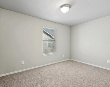 12067 Clifton Oaks Drive - Photo Thumbnail 4