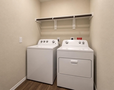 2903 Arbors Edge Court - Photo Thumbnail 12