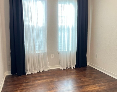 4705 Park Drive - Photo Thumbnail 10