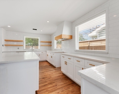 1845 Huge Oaks Street - Photo Thumbnail 10