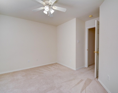 5723 Vinemont Lane - Photo Thumbnail 12