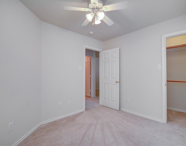 5723 Vinemont Lane - Photo Thumbnail 10