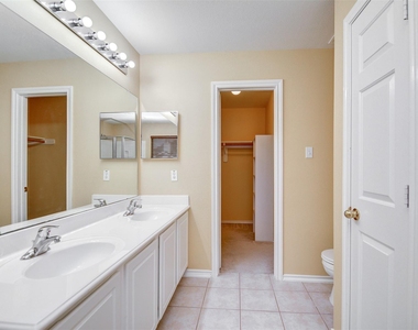 5723 Vinemont Lane - Photo Thumbnail 15