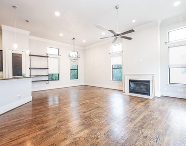 8822 Lakeshore Bend Drive - Photo Thumbnail 7
