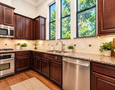 8822 Lakeshore Bend Drive - Photo Thumbnail 10