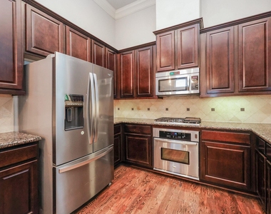 8822 Lakeshore Bend Drive - Photo Thumbnail 12