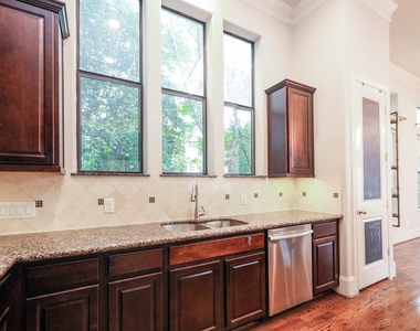 8822 Lakeshore Bend Drive - Photo Thumbnail 18