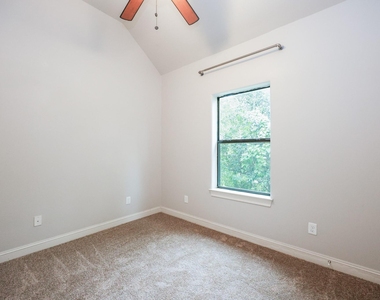 8822 Lakeshore Bend Drive - Photo Thumbnail 34