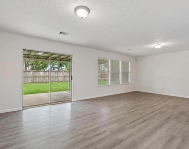 16119 Peach Bluff Lane - Photo Thumbnail 10