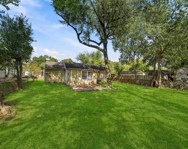 3938 Alsace Street - Photo Thumbnail 10