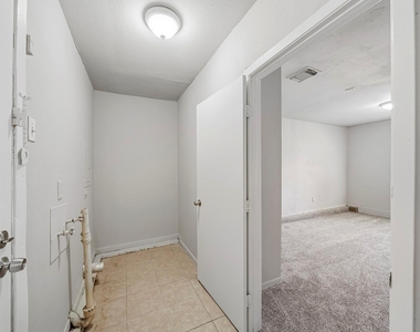 3938 Alsace Street - Photo Thumbnail 7