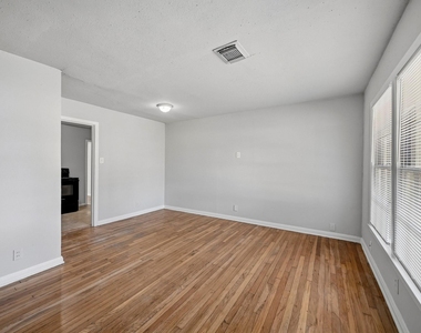 3938 Alsace Street - Photo Thumbnail 3