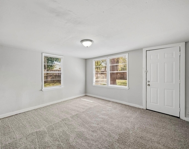 3938 Alsace Street - Photo Thumbnail 6