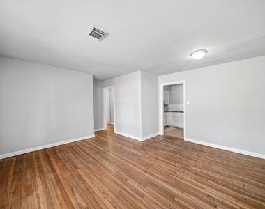 3938 Alsace Street - Photo Thumbnail 4