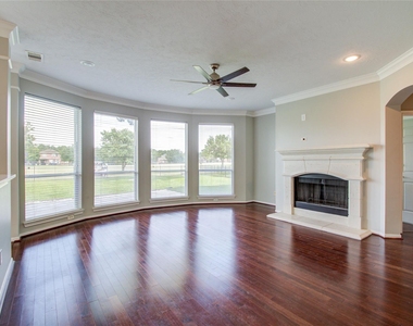 10906 Castle Peak Drive - Photo Thumbnail 4