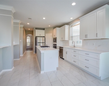 10906 Castle Peak Drive - Photo Thumbnail 7