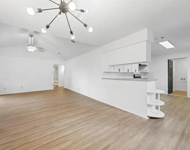 3201 Creel Court - Photo Thumbnail 8