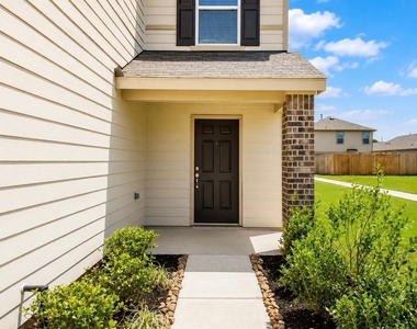22554 Pinecone Forest Lane - Photo Thumbnail 2