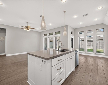 10735 Lacaille Lane - Photo Thumbnail 14