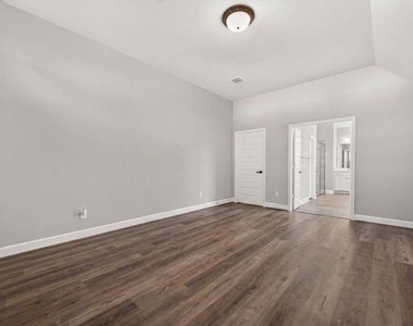 10735 Lacaille Lane - Photo Thumbnail 31