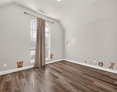 10735 Lacaille Lane - Photo Thumbnail 22