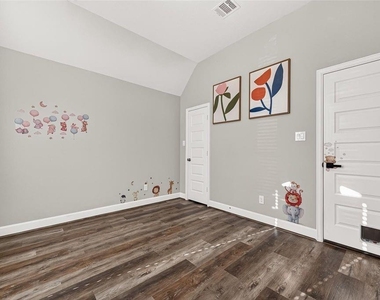 10735 Lacaille Lane - Photo Thumbnail 23
