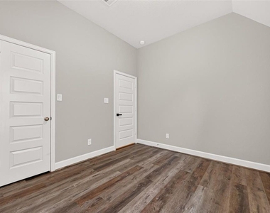 10735 Lacaille Lane - Photo Thumbnail 30