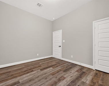 10735 Lacaille Lane - Photo Thumbnail 26