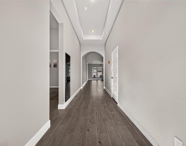 10735 Lacaille Lane - Photo Thumbnail 5