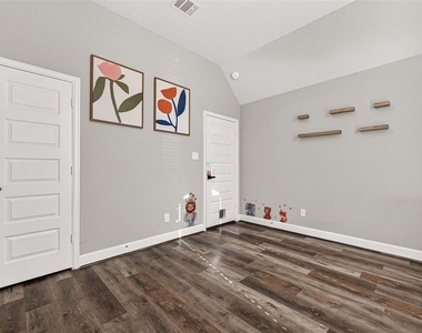 10735 Lacaille Lane - Photo Thumbnail 24