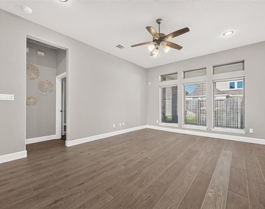 10735 Lacaille Lane - Photo Thumbnail 12