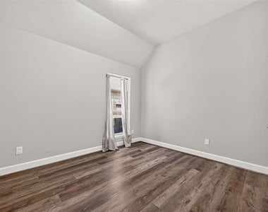 10735 Lacaille Lane - Photo Thumbnail 29