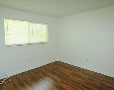 4331 Glenwood - Photo Thumbnail 8