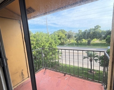 2929 Winkler Avenue - Photo Thumbnail 8