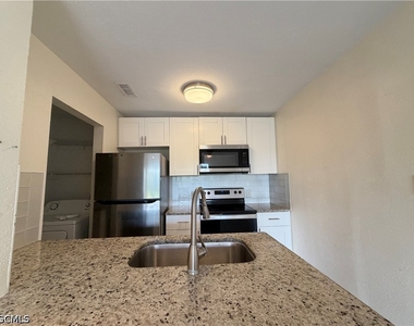 2929 Winkler Avenue - Photo Thumbnail 2