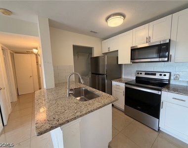 2929 Winkler Avenue - Photo Thumbnail 3