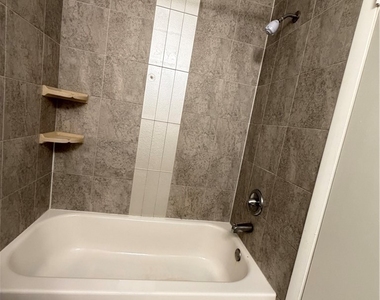 2929 Winkler Avenue - Photo Thumbnail 7