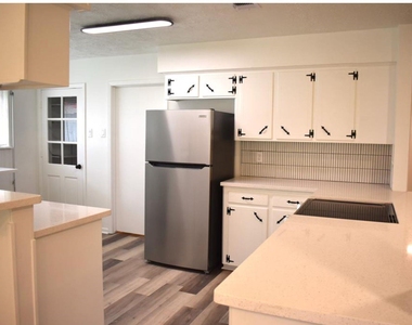 2628 Dupont Street - Photo Thumbnail 7