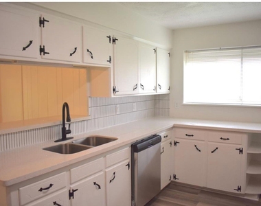 2628 Dupont Street - Photo Thumbnail 10