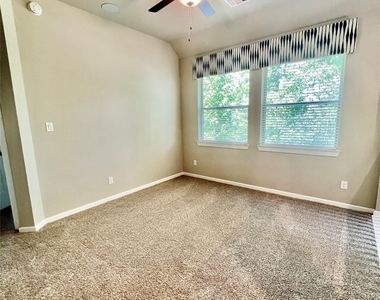 110 Handley Drive - Photo Thumbnail 8
