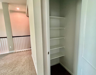 110 Handley Drive - Photo Thumbnail 7