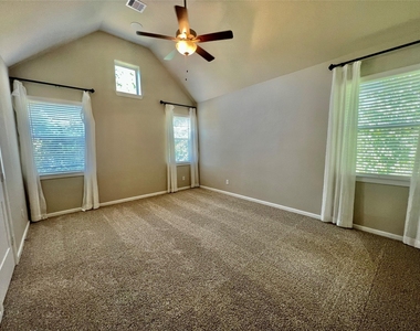 110 Handley Drive - Photo Thumbnail 6