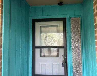 911 Brook Forest Drive - Photo Thumbnail 3