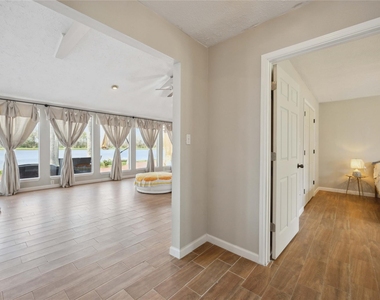 911 Brook Forest Drive - Photo Thumbnail 16